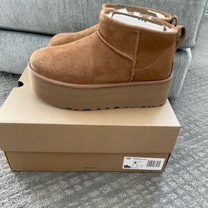 UGG Classic Ultra Mini Platform sz 8. NWT